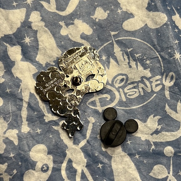 Disney Captain Hook Masquerade Pin - Picture 2 of 2